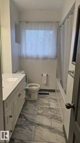 13538 127 Street, Edmonton, AB - Indoor Photo Showing Bathroom