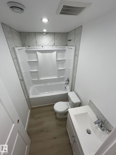13538 127 Street, Edmonton, AB - Indoor Photo Showing Bathroom