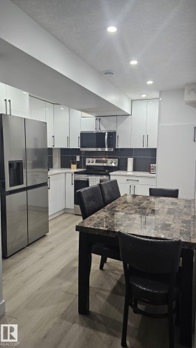 13538 127 Street, Edmonton, AB - Indoor Photo Showing Kitchen With Upgraded Kitchen