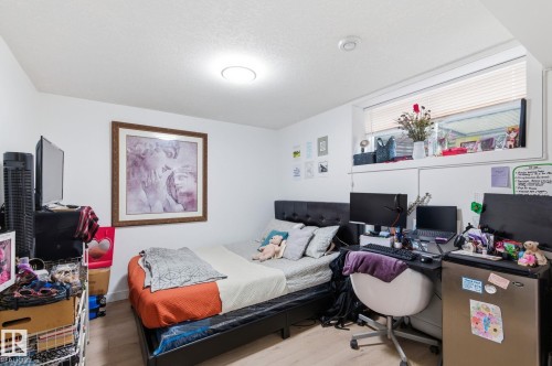 Bedroom featuring an office area and light wood-style flooring - 13538 127 Street, Edmonton, AB - Indoor
