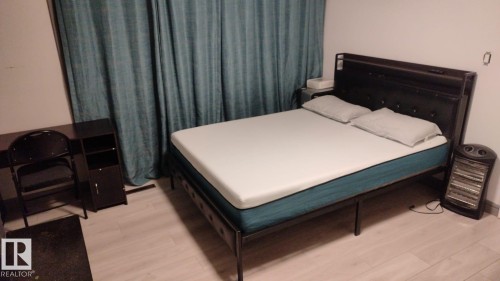 13538 127 Street, Edmonton, AB - Indoor Photo Showing Bedroom