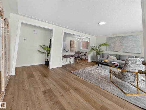 4841 114 Avenue, Edmonton, AB - Indoor Photo Showing Living Room