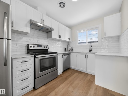 4841 114 Avenue, Edmonton, AB - Indoor Photo Showing Kitchen With Stainless Steel Kitchen With Upgraded Kitchen