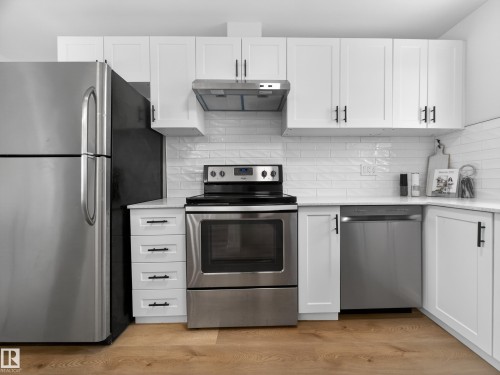 4841 114 Avenue, Edmonton, AB - Indoor Photo Showing Kitchen With Stainless Steel Kitchen With Upgraded Kitchen