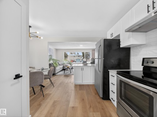 4841 114 Avenue, Edmonton, AB - Indoor Photo Showing Kitchen