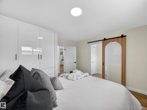 4841 114 Avenue, Edmonton, AB - Indoor Photo Showing Bedroom