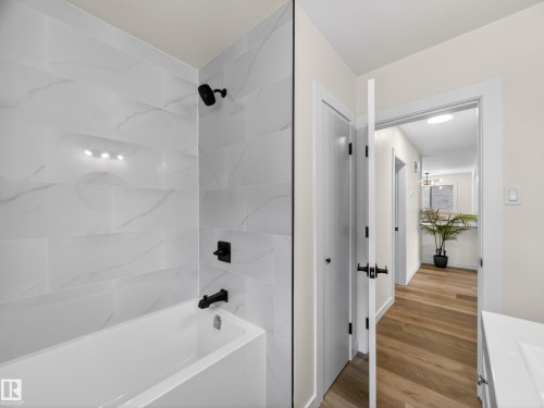 4841 114 Avenue, Edmonton, AB - Indoor Photo Showing Bathroom