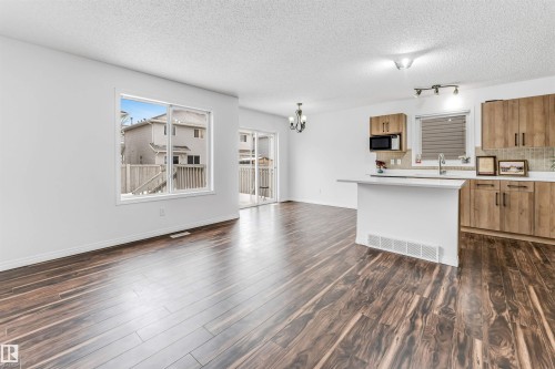 96 4350 23 Street, Edmonton, AB - Indoor Photo Showing Kitchen