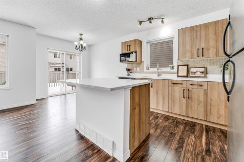 96 4350 23 Street, Edmonton, AB - Indoor Photo Showing Kitchen