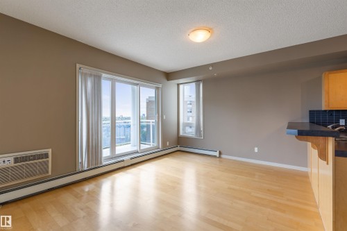 901 10504 99 Avenue, Edmonton, AB - Indoor Photo Showing Other Room