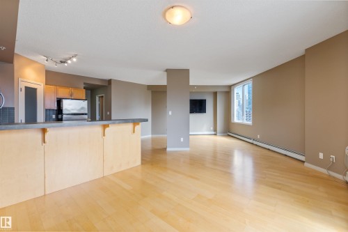 901 10504 99 Avenue, Edmonton, AB - Indoor Photo Showing Kitchen