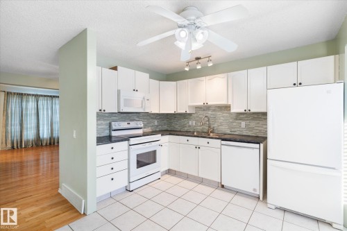 113 5 Aberdeen Way, Stony Plain, AB - Indoor Photo Showing Kitchen With Double Sink