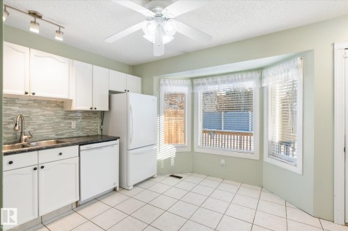 113 5 Aberdeen Way, Stony Plain, AB - Indoor Photo Showing Kitchen With Double Sink