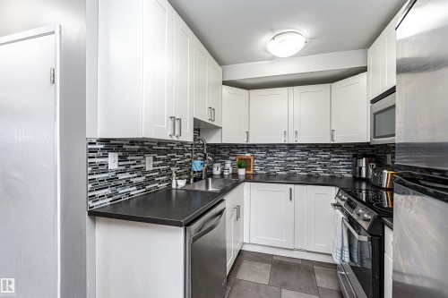 17135 109 Street, Edmonton, AB - Indoor Photo Showing Kitchen With Stainless Steel Kitchen With Upgraded Kitchen