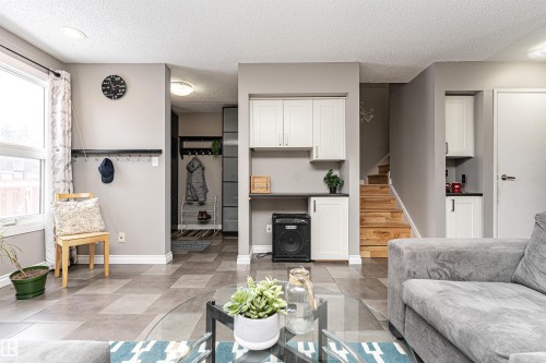 17135 109 Street, Edmonton, AB - Indoor Photo Showing Living Room