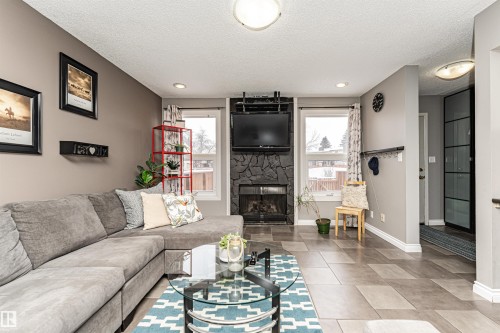 17135 109 Street, Edmonton, AB - Indoor Photo Showing Living Room With Fireplace