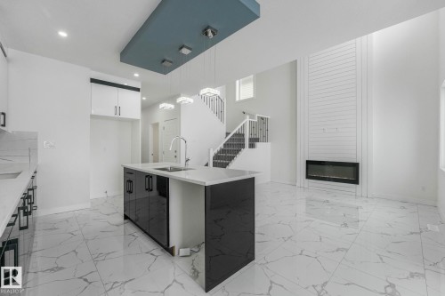 922 15 Avenue, Edmonton, AB - Indoor Photo Showing Kitchen