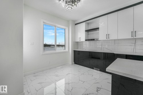 922 15 Avenue, Edmonton, AB - Indoor