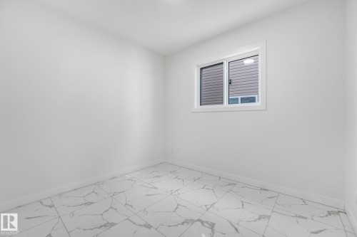 922 15 Avenue, Edmonton, AB - Indoor Photo Showing Other Room