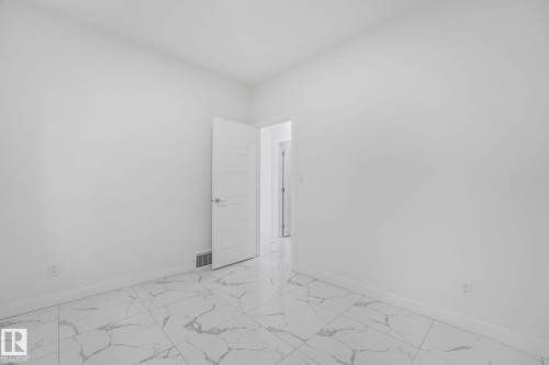 922 15 Avenue, Edmonton, AB - Indoor Photo Showing Other Room