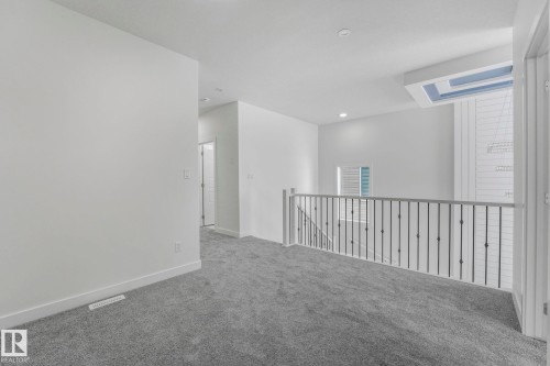 922 15 Avenue, Edmonton, AB - Indoor Photo Showing Other Room