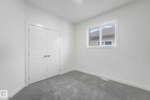 922 15 Avenue, Edmonton, AB - Indoor Photo Showing Other Room