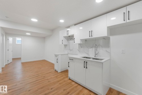 922 15 Avenue, Edmonton, AB - Indoor