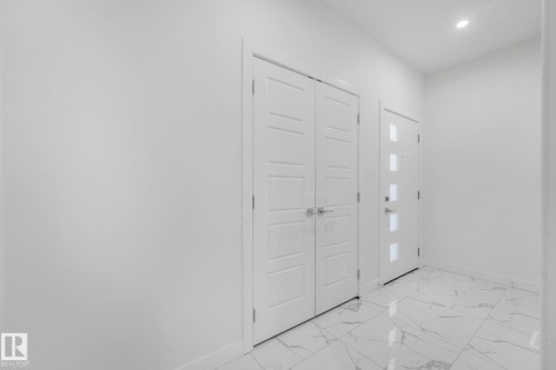 922 15 Avenue, Edmonton, AB - Indoor Photo Showing Other Room