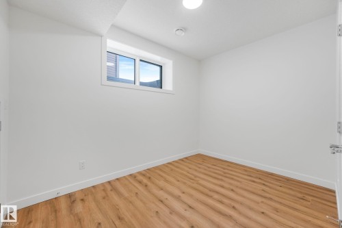 922 15 Avenue, Edmonton, AB - Indoor Photo Showing Other Room