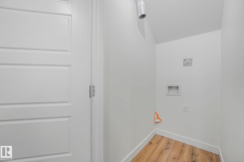 922 15 Avenue, Edmonton, AB - Indoor Photo Showing Other Room