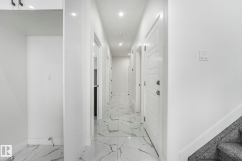 922 15 Avenue, Edmonton, AB - Indoor