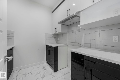 922 15 Avenue, Edmonton, AB - Indoor