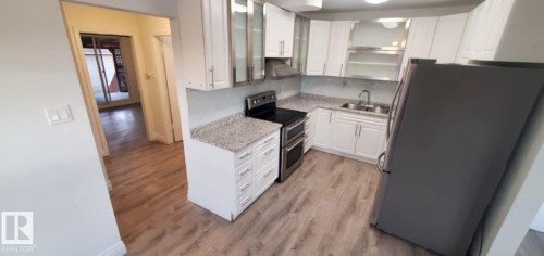 6422 132 Avenue, Edmonton, AB - Indoor Photo Showing Kitchen With Double Sink