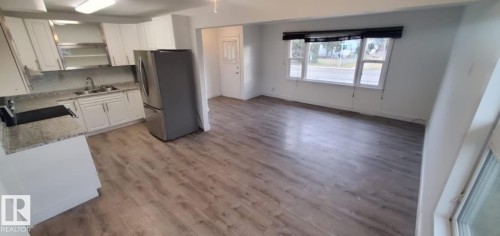 6422 132 Avenue, Edmonton, AB - Indoor Photo Showing Kitchen With Double Sink