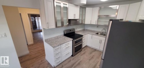 6422 132 Avenue, Edmonton, AB - Indoor Photo Showing Kitchen