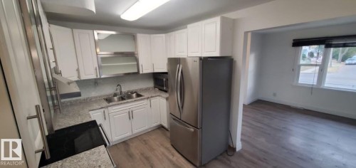 6422 132 Avenue, Edmonton, AB - Indoor Photo Showing Kitchen With Double Sink