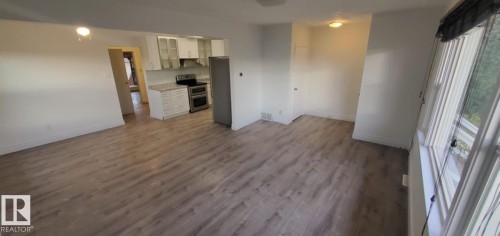 6422 132 Avenue, Edmonton, AB - Indoor Photo Showing Kitchen