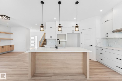 5252 47 Avenue, Calmar, AB - Indoor Photo Showing Kitchen With Upgraded Kitchen