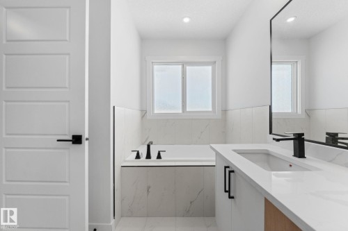 5252 47 Avenue, Calmar, AB - Indoor Photo Showing Bathroom