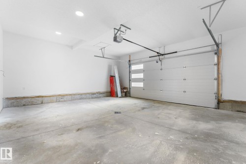 5252 47 Avenue, Calmar, AB - Indoor Photo Showing Garage