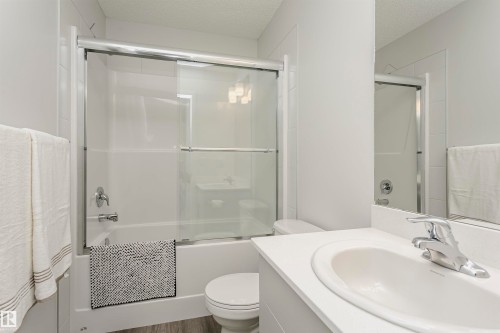 1640 Erker Way, Edmonton, AB - Indoor Photo Showing Bathroom