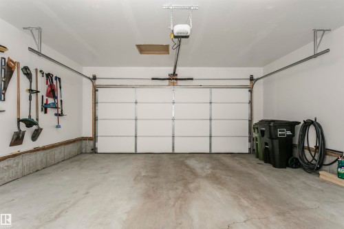 1640 Erker Way, Edmonton, AB - Indoor Photo Showing Garage