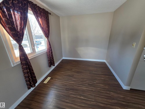 3 Walnut Street, Spruce Grove, AB - Indoor Photo Showing Other Room