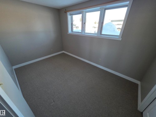 3 Walnut Street, Spruce Grove, AB - Indoor Photo Showing Other Room