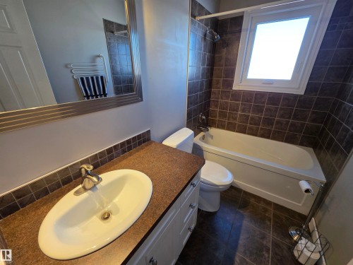 3 Walnut Street, Spruce Grove, AB - Indoor Photo Showing Bathroom