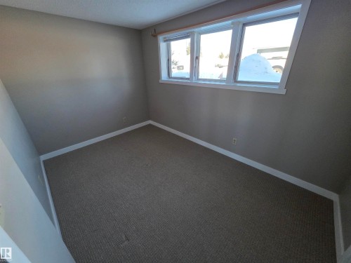 3 Walnut Street, Spruce Grove, AB - Indoor Photo Showing Other Room