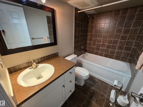 3 Walnut Street, Spruce Grove, AB - Indoor Photo Showing Bathroom