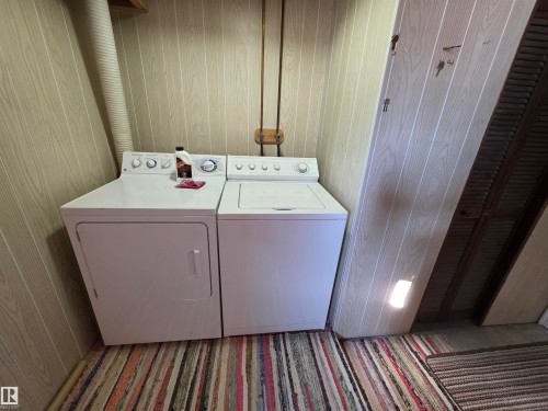3 Walnut Street, Spruce Grove, AB - Indoor Photo Showing Laundry Room