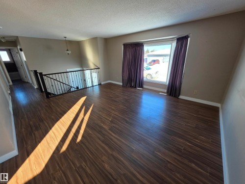 3 Walnut Street, Spruce Grove, AB - Indoor Photo Showing Other Room