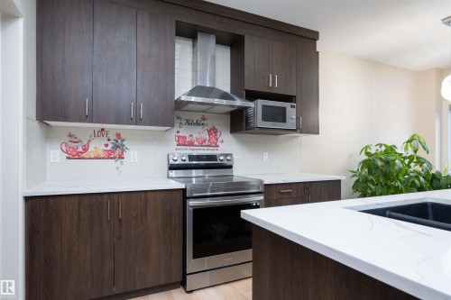 1459 Cherniak Way, Edmonton, AB - Indoor Photo Showing Kitchen